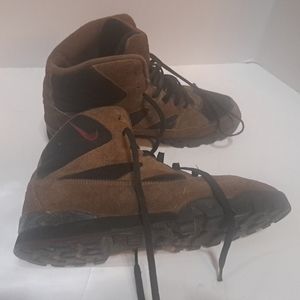 Vintage Nike ACG Air Caldera Hiking Boots Brown Black Women's Size 7 Walking
